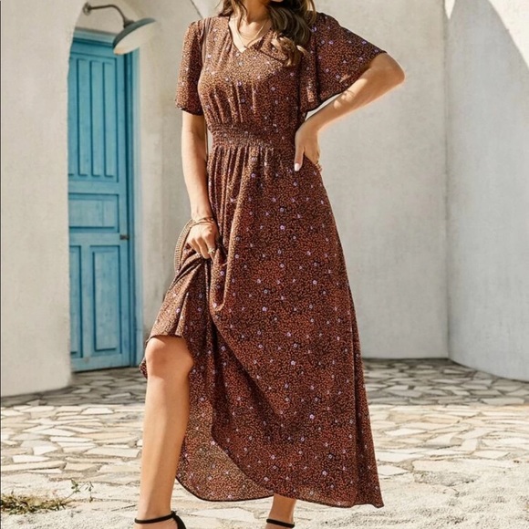 Allover print V-Neck dress - Picture 3 of 5